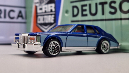 Машинка Базова Hot Wheels '82 Cadillac Seville The `80S 1:64 HKJ64 Dark Blue - Retromagaz, image 6