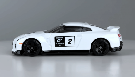 Тематична Машинка Hot Wheels '17 Nissan GT-R (R35) Gran Turismo 1:64 HRV64 White - Retromagaz, image 3