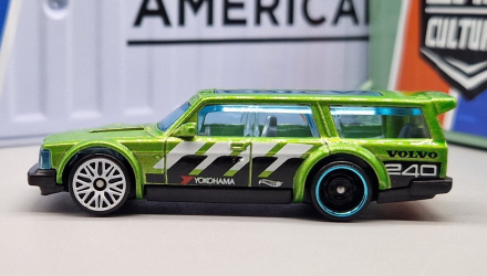 Машинка Базовая Hot Wheels Volvo 240 Drift Wagon Slammed 1:64 HKJ07 Green - Retromagaz, image 5