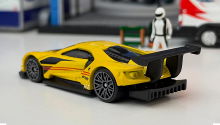 Машинка Базовая Hot Wheels 2016 Ford GT Race Treasure Hunts Exotics 1:64 JJM05 Yellow - Retromagaz, image 2