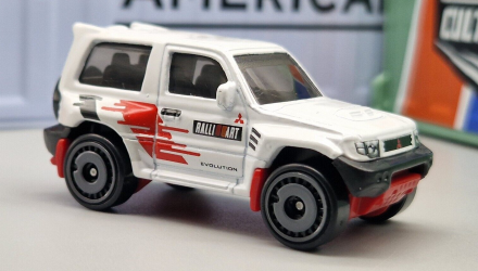 Машинка Базова Hot Wheels Mitsubishi Pajero Evolution Mud Studs 1:64 HKK36 White - Retromagaz, image 2