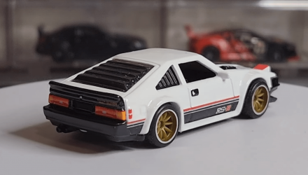 Машинка Premium Hot Wheels '82 Toyota Supra World Tour 1:64 HRV97 White - Retromagaz, image 2