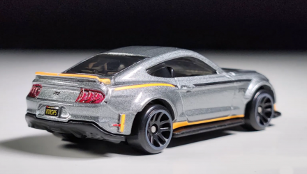 Тематическая Машинка Hot Wheels '18 Ford Mustang RTR Spec 5 Mustang 60th 1:64 JBY53 Grey - Retromagaz, image 3