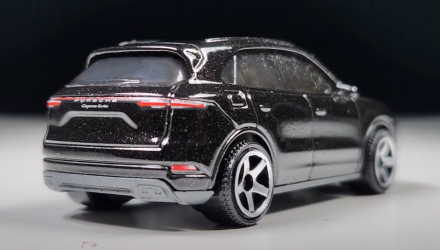 Тематична Машинка Matchbox Porsche Cayenne Turbo Germany 1:64 GWL49/HPC66 Black - Retromagaz, image 3