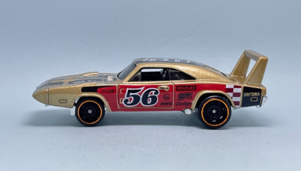 Машинка Базовая Hot Wheels '69 Dodge Charger Daytona HW Starting Grid 1:64 JJH97 Gold - Retromagaz, image 3