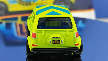Тематическая Машинка Hot Wheels Custom '70 Honda N600 Neon Speeders 1:64 JBY92 Yellow - Retromagaz, image 5
