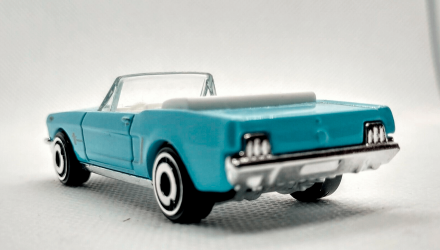 Машинка Базова Hot Wheels Thunderball 007 '65 Ford Mustang Convertible Screen Time 1:64 GHC77 Turquoise - Retromagaz, image 4