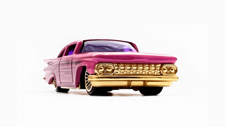 Машинка Базовая Hot Wheels '59 Chevy Impala Chevy Bel Air 1:64 HCV08 Pink - Retromagaz, image 2