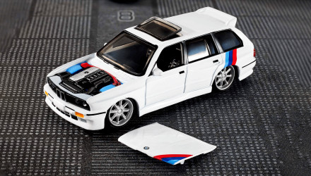 Машинка Premium Hot Wheels 1990 BMW 318i Touring Elite 64 1:64 HNJ60 White - Retromagaz, image 1