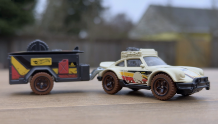 Машинка Базовая Hot Wheels Porsche 911 Off-Roader с Прицепом Track Fleet 1:64 JCM61 White - Retromagaz, image 1