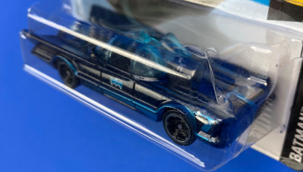 Машинка Базовая Hot Wheels TV Series Batmobile Batman 1:64 FKB53 Blue - Retromagaz, image 4