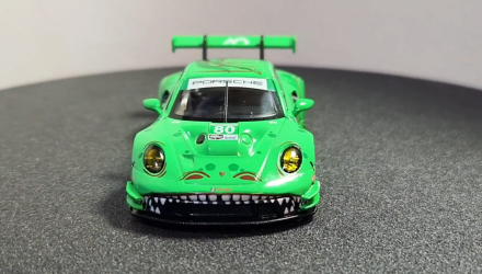 Машинка Premium MINI GT Porsche 911 GT3 R #77 AO Racing 1:64 MGT00889-CH Green - Retromagaz, image 4