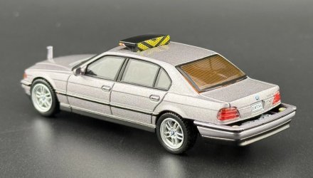 Машинка Premium MINI GT BMW 750IL "Tomorrow Never Dies" 1:64 MGT00902-CH Silver - Retromagaz, image 2