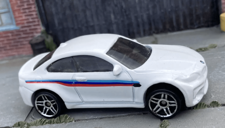 Машинка Базова Hot Wheels 2016 BMW M2 Factory Fresh 1:64 FYC10 White - Retromagaz, image 4