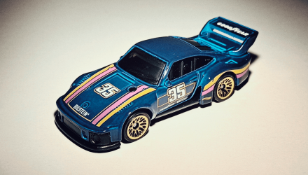 Машинка Базова Hot Wheels Porsche 935 Retro Racers 1:64 HCT96 Dark Blue - Retromagaz, image 3