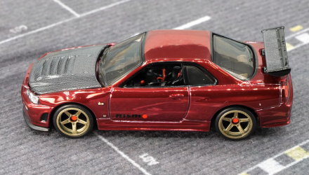 Машинка Premium Hot Wheels Nissan Skyline GT-R (BNR34) Red Line Club RLC 1:64 HWF25 Red image_3 Машинка Premium Hot Wheels Nissan Skyline GT-R (BNR34) Red Line Club RLC 1:64 HWF25 Red - Retromagaz, image 3