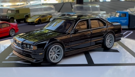 Машинка Premium Hot Wheels 1991 BMW M5 Fast & Furious 1:64 HNW46/HKD28 Black - Retromagaz, image 2