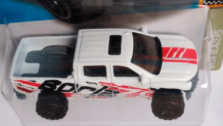 Машинка Базовая Hot Wheels '19 Chevy Silverado Trail Boss LT Baja Blazers 1:64 HCW64 White - Retromagaz, image 3