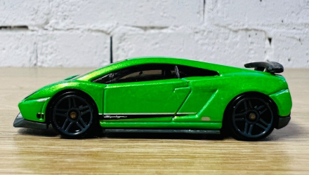 Машинка Базовая Hot Wheels Lamborghini Gallardo LP 570-4 Superleggera 2011 New Models 1:64 T9679 Green - Retromagaz, image 4