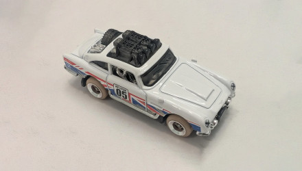Машинка Базовая Hot Wheels Aston Martin DB5 Safari Edition HW Dirt 1:64 JJH76 White - Retromagaz, image 4