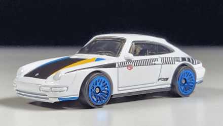 Машинка Базова Hot Wheels '96 Porsche Carrera Magnus Walker The `90S 1:64 HTF01 White - Retromagaz, image 1