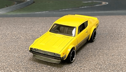 Машинка Базовая Hot Wheels Nissan Skyline 2000 GT-R Then and Now 1:64 GTB39 Yellow - Retromagaz, image 2