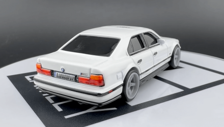 Набор Машинка Premium Hot Wheels 1991 BMW M5 Boulevard 1:64 JBL24 White  + Black image_4 Набор Машинка Premium Hot Wheels 1991 BMW M5 Boulevard 1:64 JBL24 White  + Black - Retromagaz, image 4