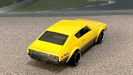 Машинка Базовая Hot Wheels Nissan Skyline 2000 GT-R Then and Now 1:64 GTB39 Yellow - Retromagaz, image 3