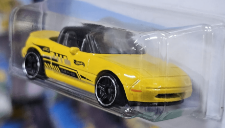 Машинка Базовая Hot Wheels '91 Mazda MX-5 Miata J-Imports 1:64 HTD80 Yellow - Retromagaz, image 1