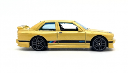 Машинка Базова Hot Wheels '92 BMW M3 The `90S 1:64 HTB06 Yellow - Retromagaz, image 3