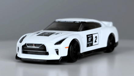 Тематична Машинка Hot Wheels '17 Nissan GT-R (R35) Gran Turismo 1:64 HRV64 White - Retromagaz, image 1