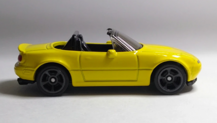 Машинка Базова Hot Wheels '91 Mazda MX-5 Miata Roadsters 1:64 GHC71 Yellow - Retromagaz, image 4