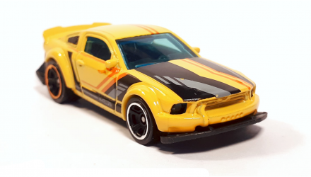 Машинка Базова Hot Wheels 2005 Ford Mustang Dream Garage 1:64 GHC22 Yellow - Retromagaz, image 2