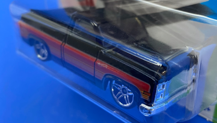 Машинка Базова Hot Wheels '83 Chevy Silverado Slammed 1:64 HKJ06 Black - Retromagaz, image 3