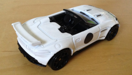 Машинка Базова Hot Wheels '15 Jaguar F-Type Kmart Exclusive Showroom 1:64 FBJ21 White - Retromagaz, image 3