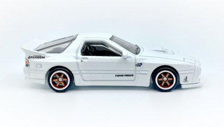 Машинка Premium Hot Wheels Mazda RX7 FC Pandem Ronin Run 1:64 HCJ86 White - Retromagaz, image 4