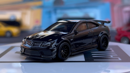Машинка Premium Hot Wheels '12 Mercedes-Benz C63 AMG Coupe Black Series Chase Deutschland Design 1:64 HCJ97 Black - Retromagaz, image 2