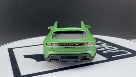Тематическая Машинка Matchbox Porsche Porsche Taycan GTS Sport Turismo Moving Parts 1:64 JHV45 Green - Retromagaz, image 5