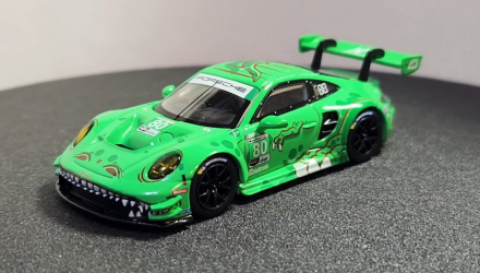 Машинка Premium MINI GT Porsche 911 GT3 R #77 AO Racing 1:64 MGT00889-CH Green - Retromagaz, image 1