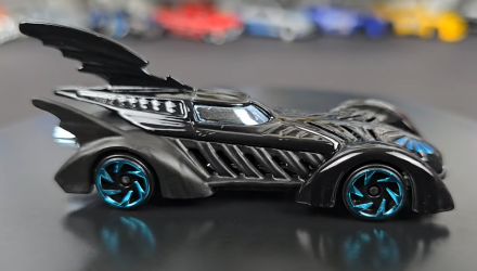 Машинка Базова Hot Wheels Batman Forever Batmobile Treasure Hunts Batman 1:64 HTF19 Black - Retromagaz, image 4