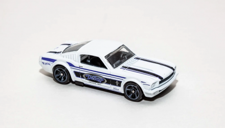 Машинка Базовая Hot Wheels '65 Mustang 2+2 Fastback Muscle Mania 1:64 FYD08 White - Retromagaz, image 2