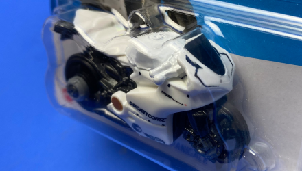 Машинка Базова Hot Wheels Ducati 1199 Panigale Treasure Hunts Factory Fresh 1:64 HKL05 White - Retromagaz, image 3