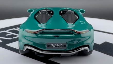 Машинка Premium Hot Wheels Aston Martin V12 Speedster Exotic Envy 1:64 HKC78 Green - Retromagaz, image 6