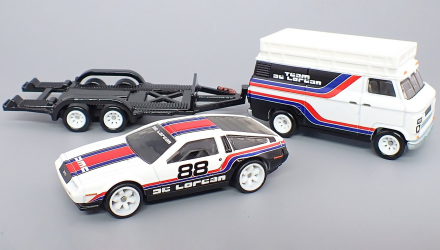 Машинка Premium 2шт Hot Wheels DMC DeLorean и Транспортер HW Rally Hauler Team Transport 1:64 JBM35 White - Retromagaz, image 2