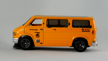 Машинка Базова Hot Wheels Dodge Van Drift 1:64 GTB84 Yellow - Retromagaz, image 3