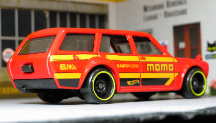 Машинка Базова Hot Wheels Datsun Bluebird Wagon (510) Speed Graphics 1:64 GHC90 Red - Retromagaz, image 3