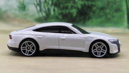 Машинка Базова Hot Wheels Audi RS E-Tron GT Green Speed 1:64 HTB81 White - Retromagaz, image 5