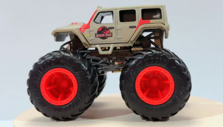 Машинка-Внедорожник Hot Wheels Jurassic Park Jeep Wrangler Monster Truck Freestyle Wreckers 1:64 HLT08 Grey - Retromagaz, image 4