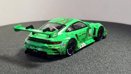 Машинка Premium MINI GT Porsche 911 GT3 R #77 AO Racing 1:64 MGT00889-CH Green - Retromagaz, image 2