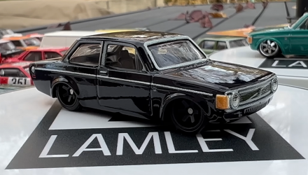 Машинка Premium Hot Wheels '73 Volvo 142 GL Chase AutoStrasse 1:64 HCK20 Black - Retromagaz, image 4